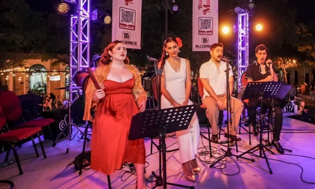 “RECUERDOS Y NOSTALGIA” LLENÓ LA PLAZUELA MACHADO DE EMOCIONES, MÚSICA Y MEMORIAS COMPARTIDAS