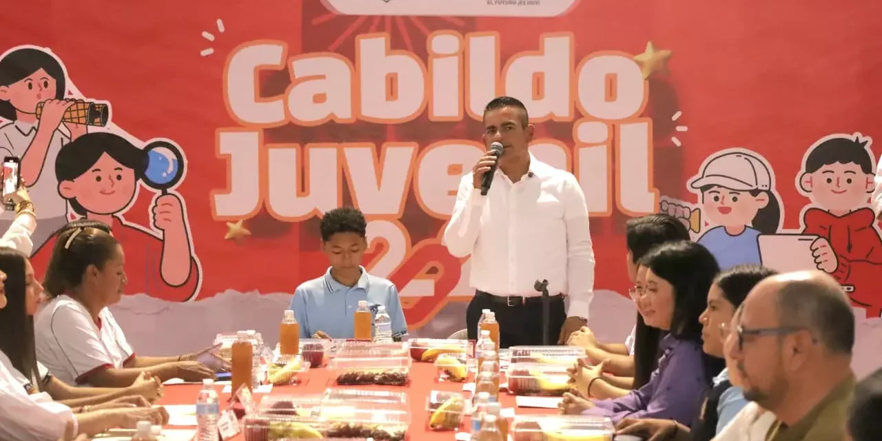 RECONOCE ALCALDE DE NAVOLATO A PARTICIPANTES DEL CABILDO JUVENIL 2026 Y ENTREGA ESTÍMULOS ECONÓMICOS Y RECONOCIMIENTOS POR SU VALIOSA PARTICIPACIÓN