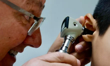 OTORGA BENEFICENCIA PÚBLICA VIBRADORES ÓSEOS A PACIENTES CON PROBLEMAS AUDITIVOS