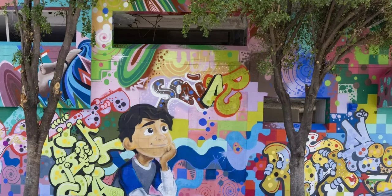 PALABRAS QUE NOS UNEN, EL MURAL EN CULIACÁN QUE DEVUELVE LA VIDA A UN EDIFICIO OLVIDADO