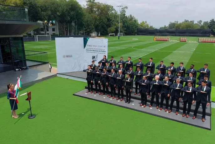 PRESIDENTA CLAUDIA SHEINBAUM ABANDERA A LA SELECCIÓN NACIONAL DE MÉXICO QUE PARTICIPARÁ EN LA COPA MUNDIAL DE LA FIFA 2026