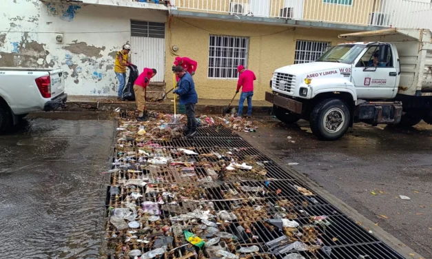 RETIRAN 1.5 TONELADAS DE BASURA DE REJILLAS Y BOCATORMENTAS TRAS LLUVIAS EN CULIACÁN