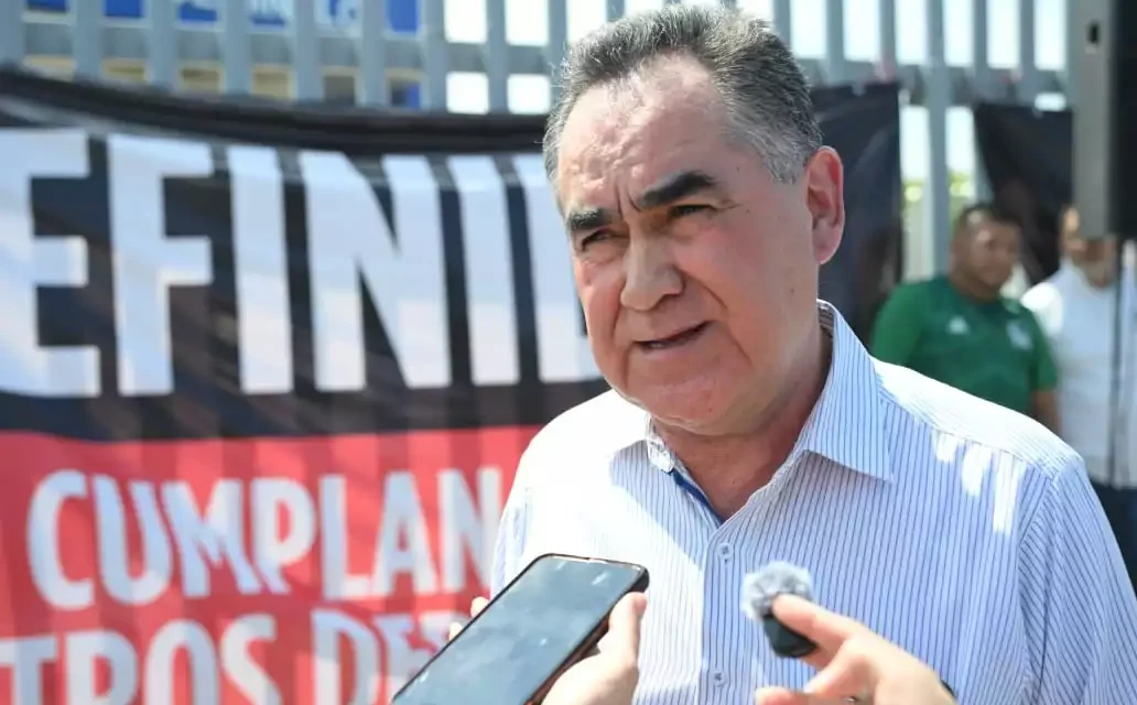 EL RECTOR JESÚS MADUEÑA HACE PRESENCIA EN EL PARO DE LABORES PROMOVIDO POR EL SUNTUAS