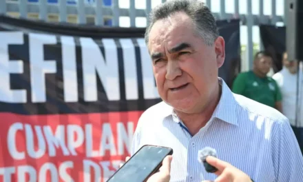 EL RECTOR JESÚS MADUEÑA HACE PRESENCIA EN EL PARO DE LABORES PROMOVIDO POR EL SUNTUAS