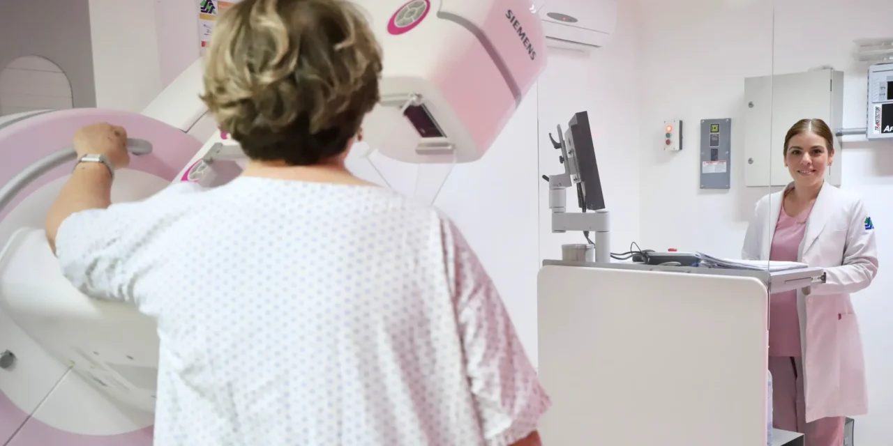 SECRETARÍA DE SALUD FORTALECE LA DETECCIÓN OPORTUNA DEL CÁNCER DE MAMA MEDIANTE SERVICIOS GRATUITOS EN LA UNEME DEDICAM
