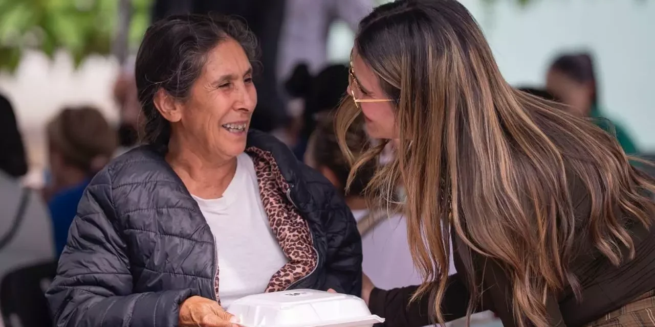 AYUNTAMIENTO Y DIF BIENESTAR CULIACÁN LLEVAN ALIMENTO CALIENTE Y ESPERANZA A FAMILIAS DE PACIENTES EN EL HOSPITAL GENERAL