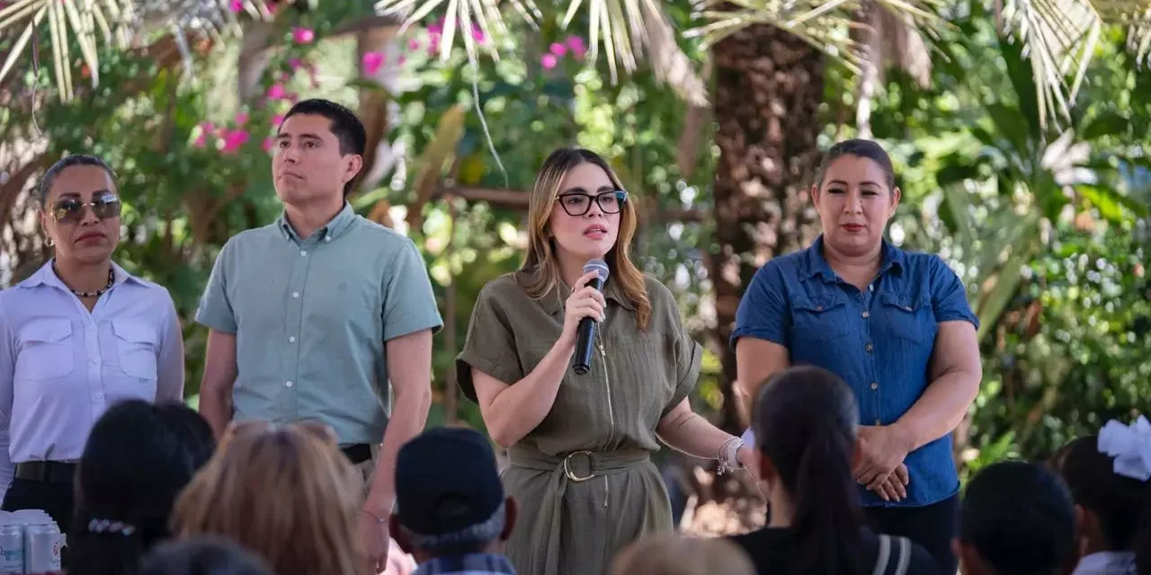 ANA MIRIAM RAMOS ENCABEZA ENTREGA DE AGUA PURIFICADA A VECINOS DE LA SINDICATURA BAILA