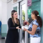 ANA MÍRIAM RAMOS LLEVA APOYO Y SOLIDARIDAD A FAMILIAS DEL HOSPITAL DE LA MUJER