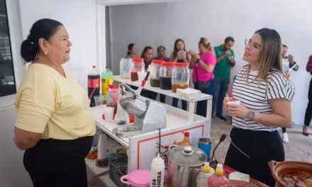 ENTREGA ANA MIRIAM RAMOS APOYO DEL PROGRAMA MUJERES EMPRENDEDORAS POR EL BIENESTAR A GRUPO DE LA SINDICATURA VILLA ADOLFO LÓPEZ MATEOS