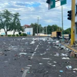 PERSONAL DEL AYUNTAMIENTO DE CULIACÁN RECOLECTÓ 6 TONELADAS DE BASURA EN LA GLORIETA CUAUHTÉMOC, TRAS LA CONCENTRACIÓN DE AFICIONADOS