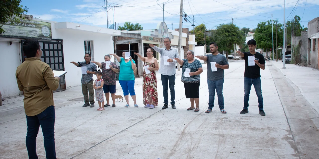 CAPACITAN A COMITÉS DE CONTRALORÍA SOCIAL PARA SUPERVISAR OBRAS DE PAVIMENTACIÓN EN DOS COLONIAS DE CULIACÁN