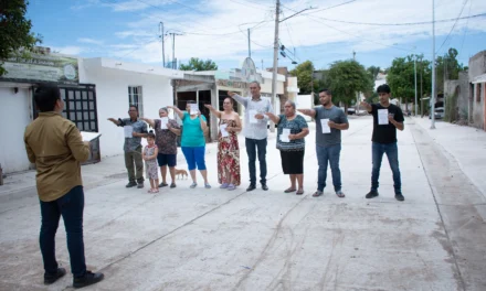 CAPACITAN A COMITÉS DE CONTRALORÍA SOCIAL PARA SUPERVISAR OBRAS DE PAVIMENTACIÓN EN DOS COLONIAS DE CULIACÁN