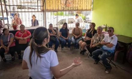 ENTREGA ANA MIRIAM RAMOS CHEQUE DEL PROGRAMA MUJERES EMPRENDEDORAS POR EL BIENESTAR AL GRUPO EJIDO EL 30 NO. 2