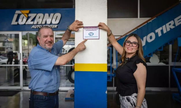 ENTREGA ALCALDESA ANA MIRIAM RAMOS APOYO IMPULSO NAFIN A AUTO CENTER LOZANO