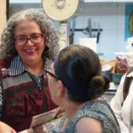GRACIELA DOMÍNGUEZ RECORRE EL MERCADO MUNICIPAL Y LA COLONIA ROMANILLO EN LOS MOCHIS: «LA MEJOR FORMA DE HACER POLÍTICA ES JUNTO AL PUEBLO»