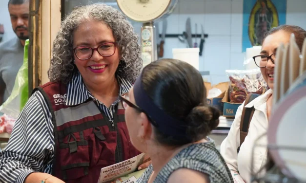 GRACIELA DOMÍNGUEZ RECORRE EL MERCADO MUNICIPAL Y LA COLONIA ROMANILLO EN LOS MOCHIS: «LA MEJOR FORMA DE HACER POLÍTICA ES JUNTO AL PUEBLO»