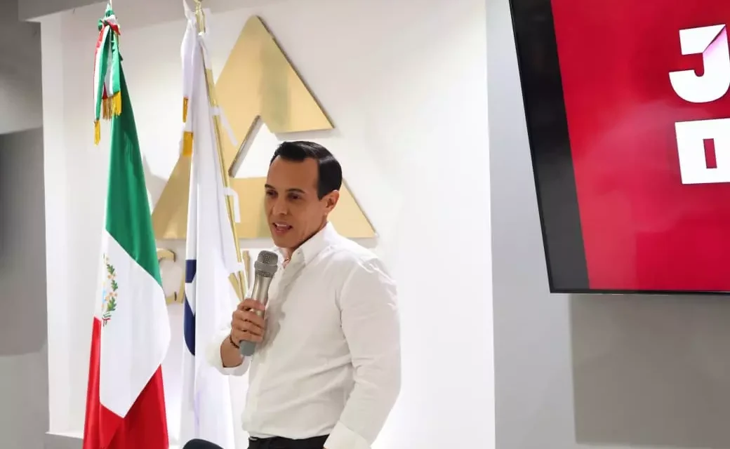 JESÚS IBARRA LLAMA A FORTALECER EL DIÁLOGO CON LAS JUVENTUDES DURANTE CONVERSATORIO EN CULIACÁN