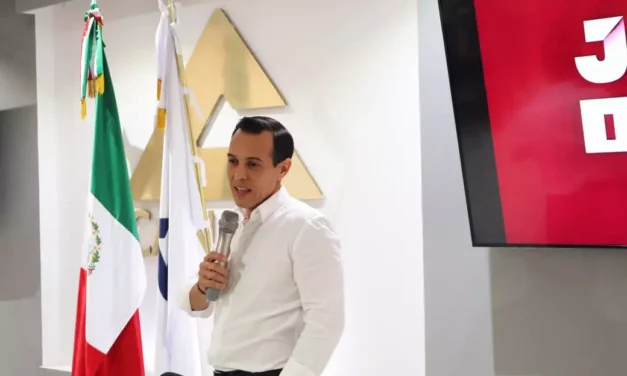 JESÚS IBARRA LLAMA A FORTALECER EL DIÁLOGO CON LAS JUVENTUDES DURANTE CONVERSATORIO EN CULIACÁN