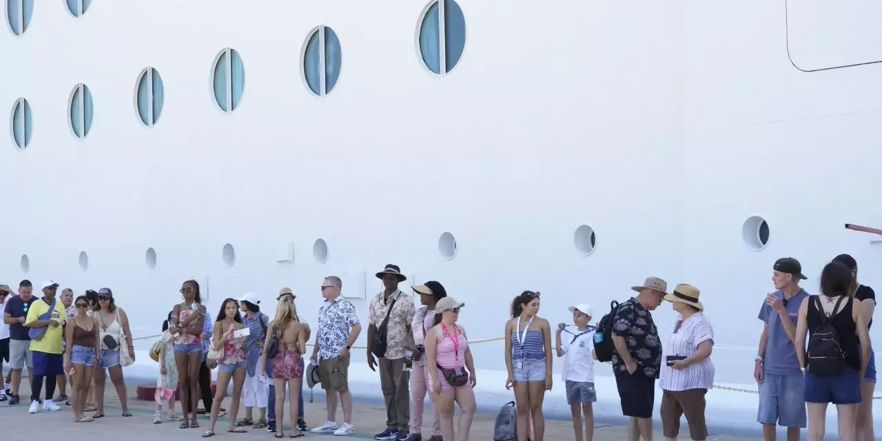 MAZATLÁN SE CONSOLIDA COMO DESTINO PREFERIDO DE CRUCERISTAS CON LA LLEGADA DE MÁS DE 3,900 VISITANTES A BORDO DEL NAVIGATOR OF THE SEAS