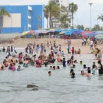 TURISTAS DISFRUTAN DEL VERANO EN MAZATLÁN