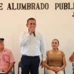 DR. JORGE BOJÓRQUEZ PONE EN MARCHA OBRA DE ALUMBRADO PÚBLICO EN MONTE CALVARIO