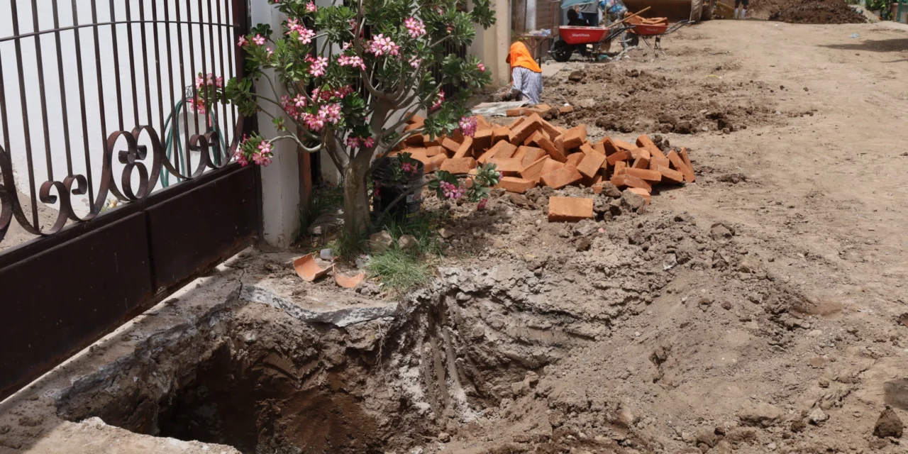 GOBIERNO DE NAVOLATO TRABAJA EN LA REHABILITACIÓN INTEGRAL DE LA RED DE AGUA POTABLE Y ALCANTARILLADO SANITARIO EN LA COLONIA LOS ALBAÑILES