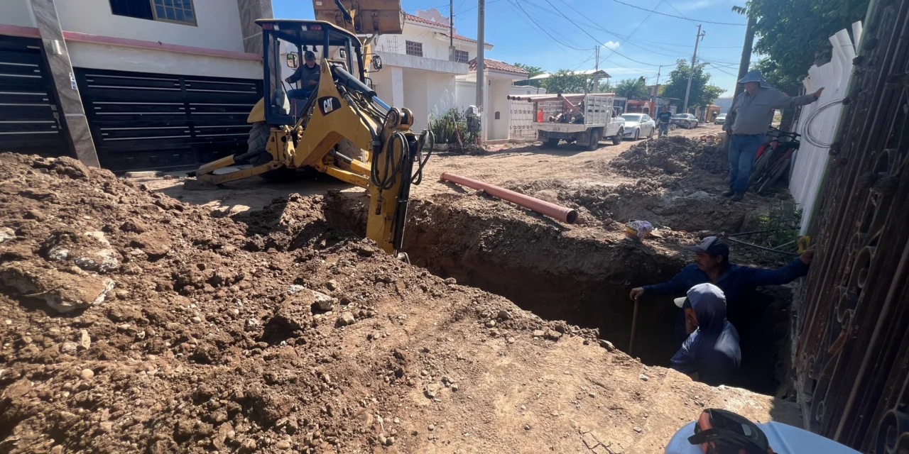ALCALDE JORGE ROSARIO BOJÓRQUEZ PONE EN MARCHA REHABILITACIÓN DE REDES DE AGUA POTABLE Y DRENAJE SANITARIO EN LA COLONIA EL RINCÓN