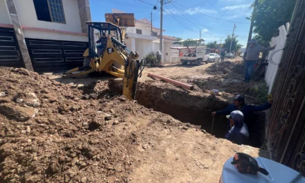 ALCALDE JORGE ROSARIO BOJÓRQUEZ PONE EN MARCHA REHABILITACIÓN DE REDES DE AGUA POTABLE Y DRENAJE SANITARIO EN LA COLONIA EL RINCÓN
