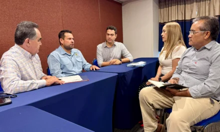 REALIZAN ENCUENTRO EL RECTOR JESÚS MADUEÑA Y LÍDERES DEL SUNTUAS