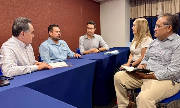 REALIZAN ENCUENTRO EL RECTOR JESÚS MADUEÑA Y LÍDERES DEL SUNTUAS