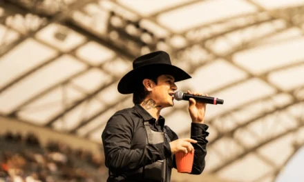 RÉGULO CARO REAFIRMA SU LUGAR EN EL REGIONAL MEXICANO