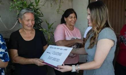 ANA MIRIAM RAMOS ENTREGA CRÉDITO DE 107 MIL PESOS A GRUPO DE MUJERES EMPRENDEDORAS POR EL BIENESTAR