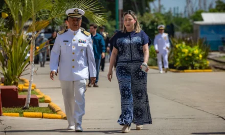 ATESTIGUA GOBERNADORA YERALDINE BONILLA CEREMONIA DE ENTREGA-RECEPCIÓN DEL MANDO DE ARMAS DE LA CUARTA REGIÓN NAVAL