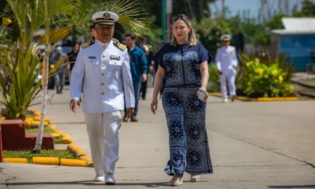 ATESTIGUA GOBERNADORA YERALDINE BONILLA CEREMONIA DE ENTREGA-RECEPCIÓN DEL MANDO DE ARMAS DE LA CUARTA REGIÓN NAVAL