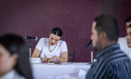 ATIENDE ANA MÍRIAM RAMOS VILLARREAL PETICIONES DE HABITANTES DE QUILÁ DURANTE NOVENA SESIÓN DE CABILDO ABIERTO