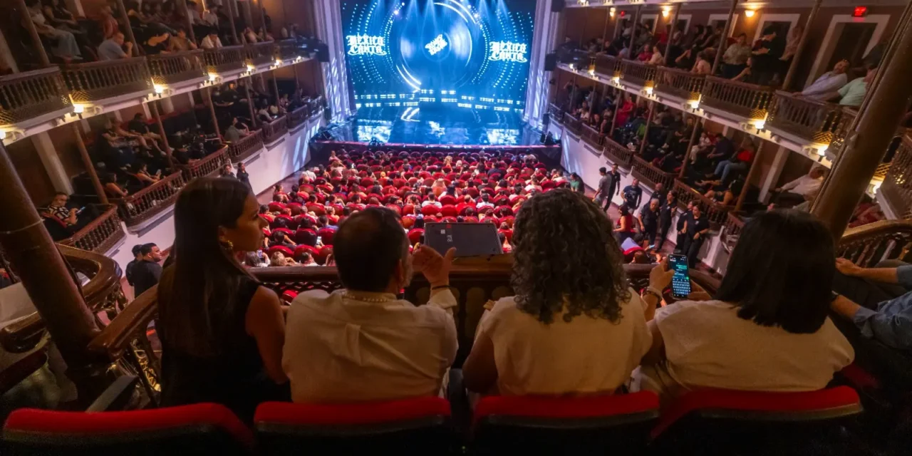 ASISTE LA GOBERNADORA GRACIELA DOMÍNGUEZ NAVA A SEMIFINAL DEL CONCURSO MÉXICO CANTA, EN EL TEATRO ÁNGELA PERALTA