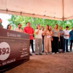 ANA MIRIAM RAMOS VILLARREAL DA BANDERAZO DE INICIO DE PAVIMENTACIÓN EN LA SINDICATURA DE COSTA RICA