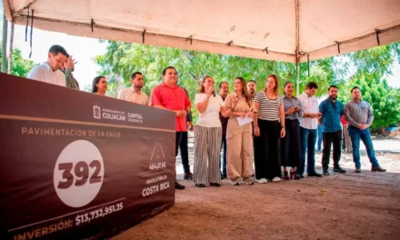 ANA MIRIAM RAMOS VILLARREAL DA BANDERAZO DE INICIO DE PAVIMENTACIÓN EN LA SINDICATURA DE COSTA RICA
