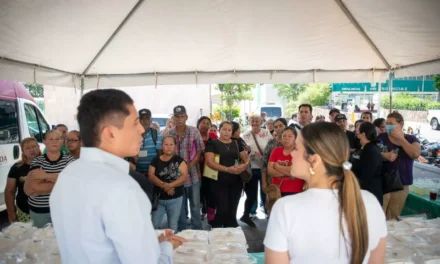 CON ALIMENTO Y APAPACHO, ANA MIRIAM RAMOS ACOMPAÑA A FAMILIAS EN EL HOSPITAL DEL IMSS CULIACÁN