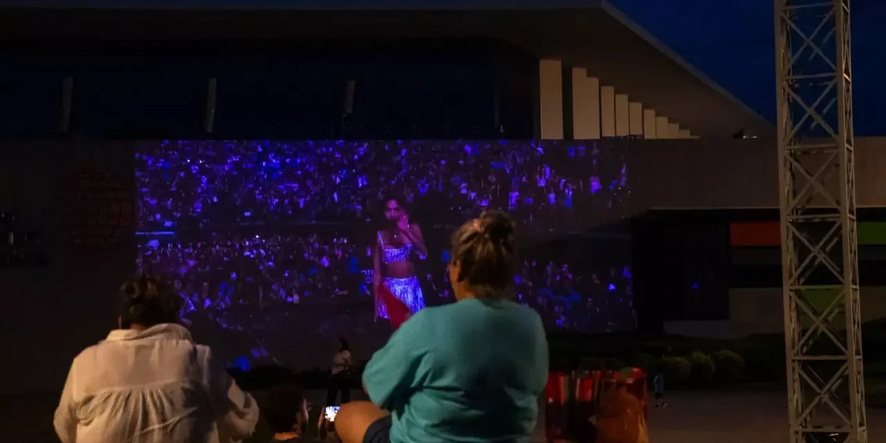 JÓVENES DISFRUTAN UNA NOCHE DE MÚSICA Y DIVERSIÓN CON EL GUTS WORLD TOUR DE OLIVIA RODRIGO