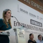 PARTICIPA ANA MIRIAM RAMOS JUNTO A LA GOBERNADORA GRACIELA DOMÍNGUEZ EN LA ENTREGA DEL PROGRAMA «EQUIPA SINALOA 2026»