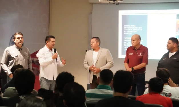 CAPACITAN ENTRENADORES DE LUCHA; FORTALECERÁ EL DESARROLLO EN SINALOA