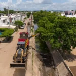 ATIENDE AYUNTAMIENTO A FAMILIAS DE LA COLONIA CENTENARIO CON TRABAJOS DE LIMPIEZA Y DESAZOLVE