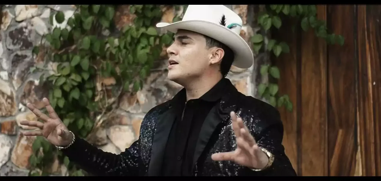 ¡UN ÉXITO QUE ENORGULLECE A SINALOA! EL ESTRENO DE «SE QUEDÓ CONMIGO» DE ARTURO OSBE