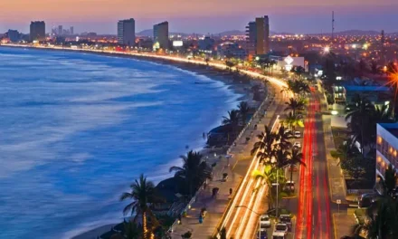 MAZATLÁN ESPERA MÁS DE 1.4 MILLONES DE TURISTAS ESTE VERANO; LA GASTRONOMÍA SE SUMA A LA DERRAMA QUE GENERA LA TEMPORADA VACACIONAL
