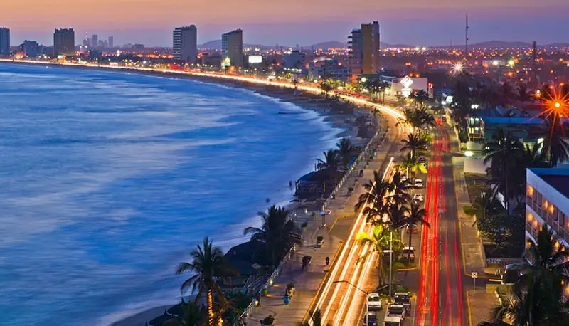 MAZATLÁN ESPERA MÁS DE 1.4 MILLONES DE TURISTAS ESTE VERANO; LA GASTRONOMÍA SE SUMA A LA DERRAMA QUE GENERA LA TEMPORADA VACACIONAL