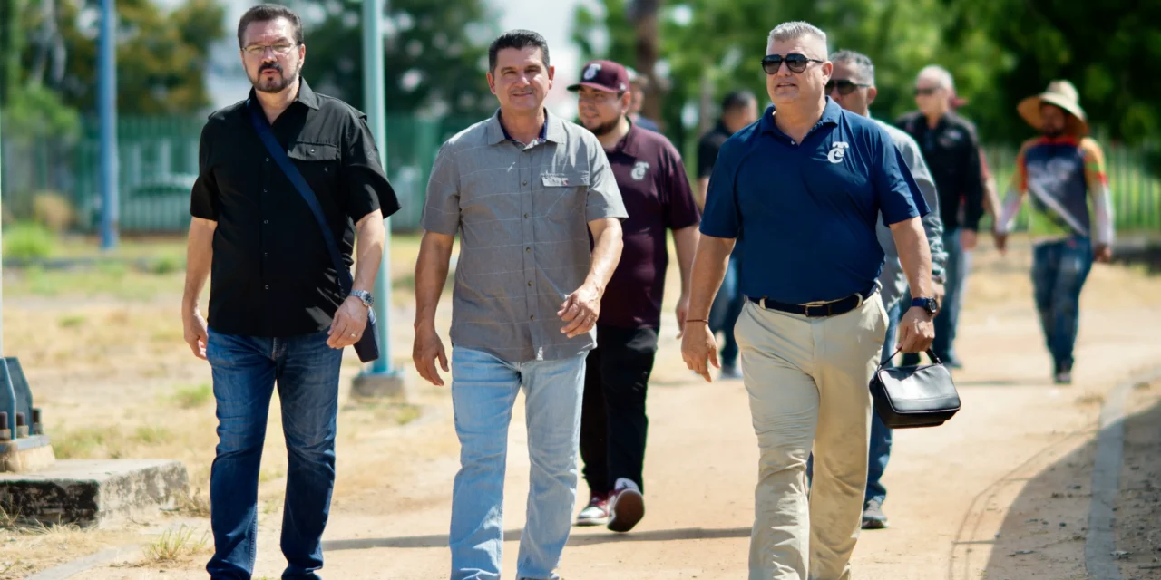 ISDE Y TOMATEROS COORDINAN TRABAJOS PARA ALISTAR CAMPOS DE BÉISBOL DEL CAR