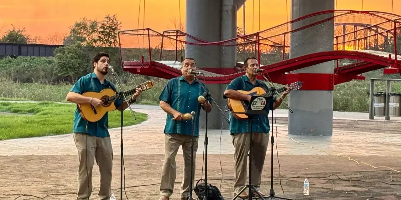 EL TRÍO AZTECA CULIACÁN “ILUMINA” EL PARQUE ACUÁTICO CON SU MAGIA MUSICAL