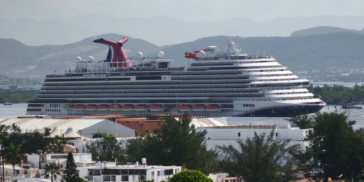 TURISTAS NAVIEROS DISFRUTAN DEL VERANO EN MAZATLÁN