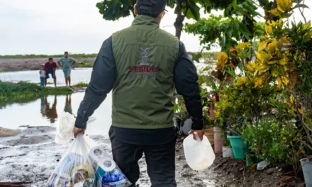 ATIENDE SEBIDES A FAMILIAS AFECTADAS POR EL HURACÁN POLO EN EL HUITUSSI Y EL CARACOL, GUASAVE